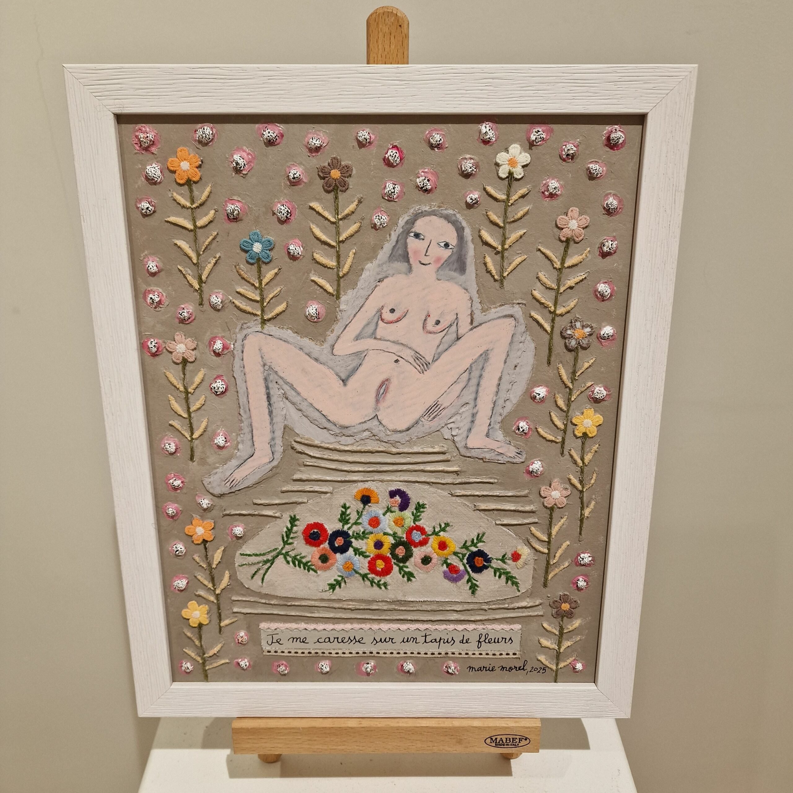 Je me caresse sur un tapis de fleurs